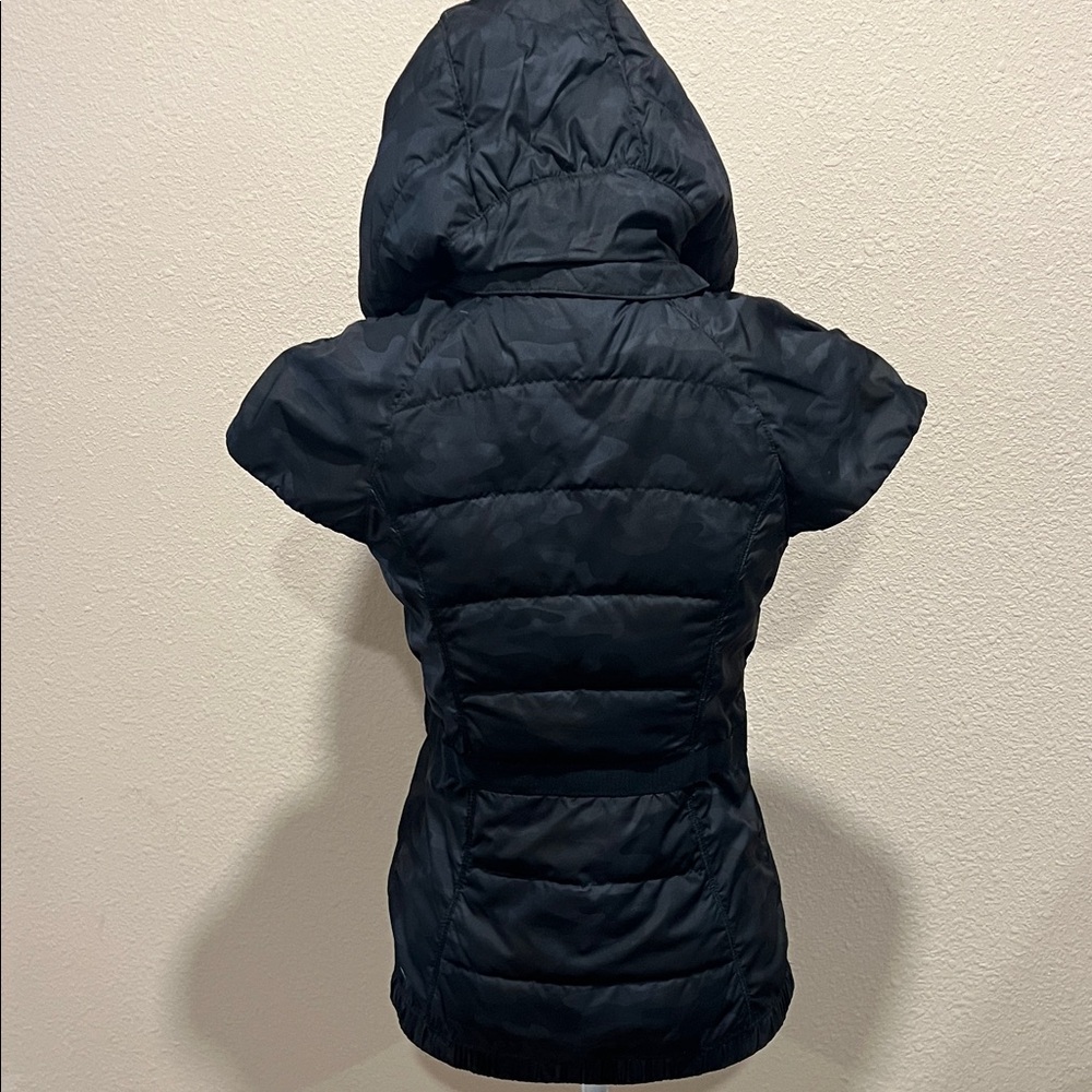 Lululemon Black/ camouflage Hooded Women's puffer vest - Picture 2 of 3